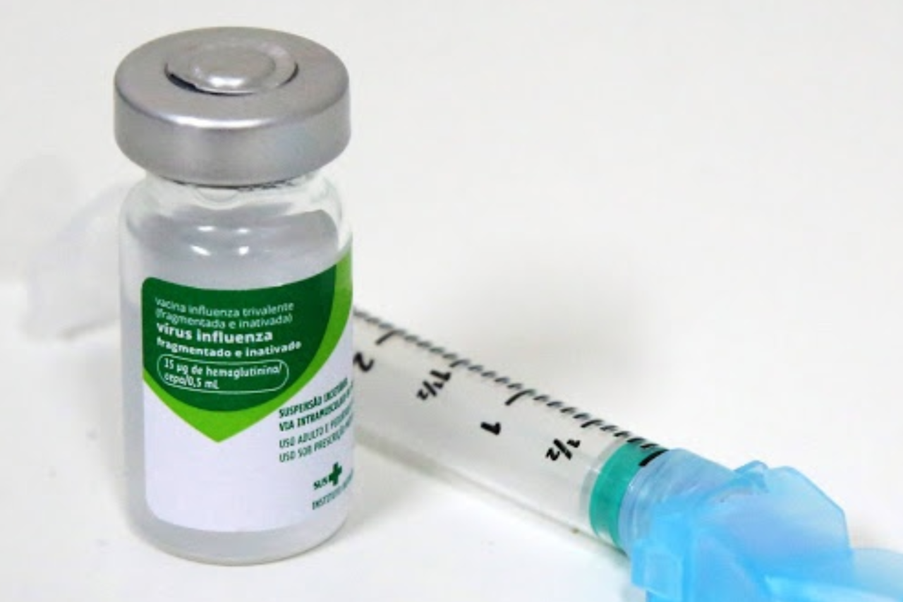 Santa Catarina aplica mais de 271 mil doses contra a gripe e mantém vacinação até 30 de maio 9 Campanha de vacinação contra a gripe em Santa Catarina já aplicou mais de 271 mil doses e segue até o fim de maio com foco em grupos prioritários.
