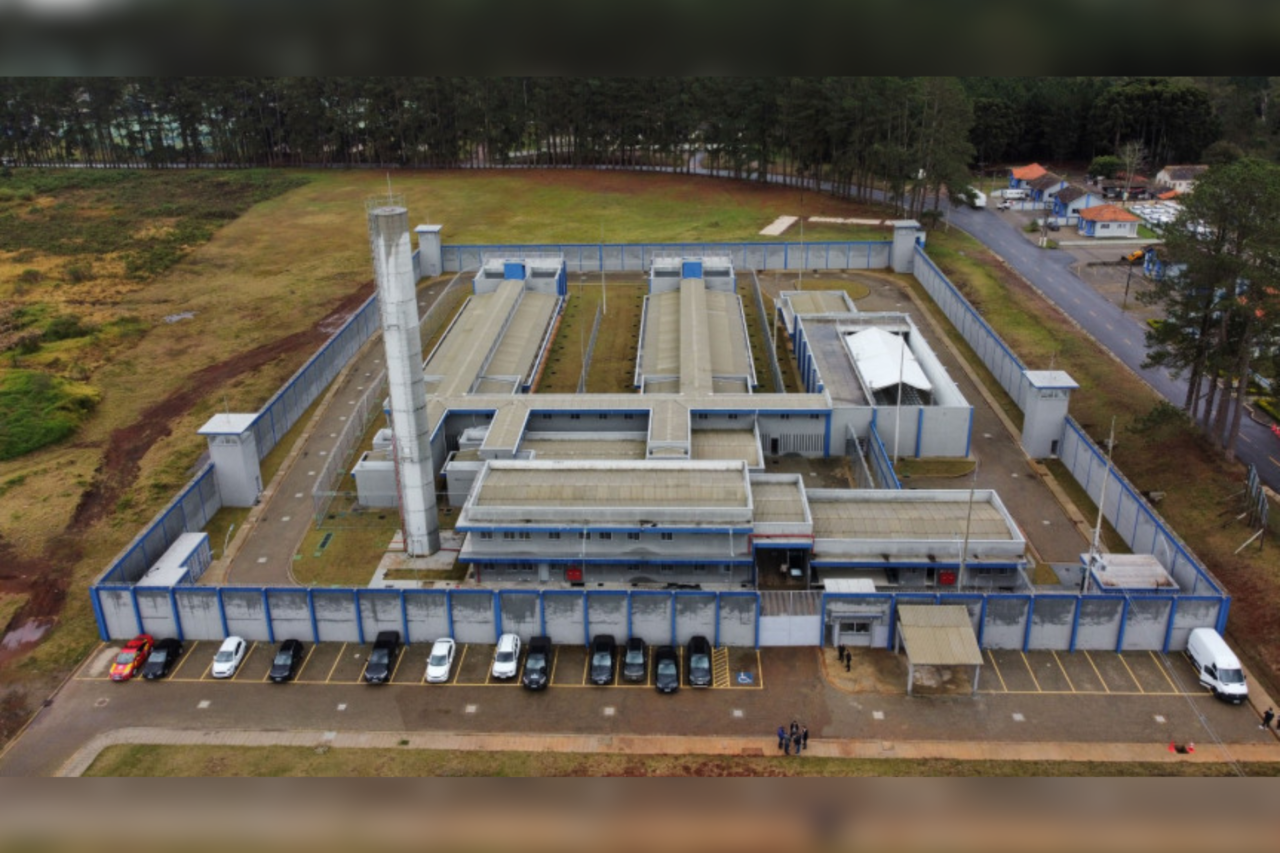 Proposta na Assembleia Legislativa do Paraná prevê proibição de visitas íntimas para presos condenados por feminicídio, estupro e pedofilia com sentença definitiva.