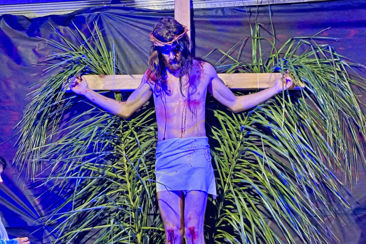 Milhares de fiéis lotam as ruas da Tri Fronteira durante a 47ª Via Sacra 4 crys 34 1