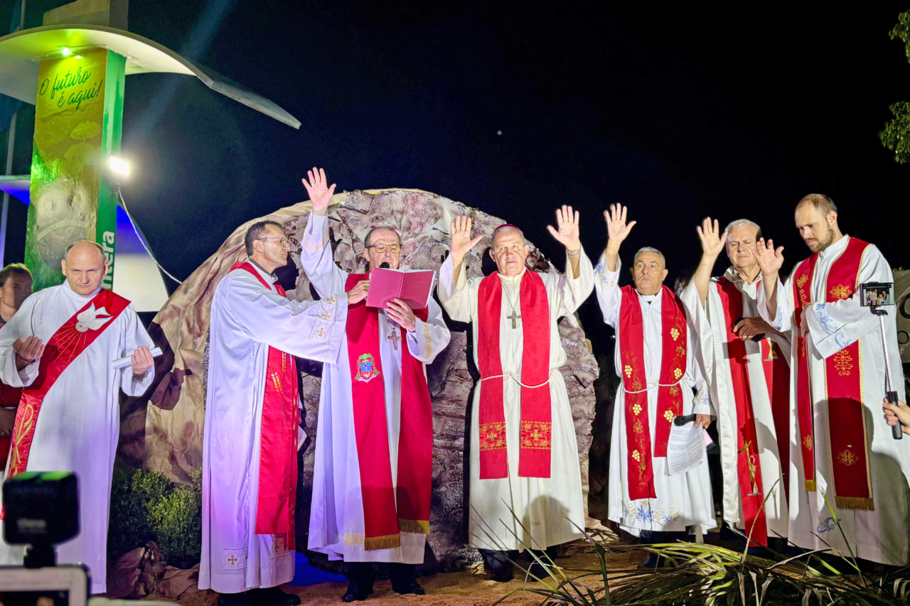 Milhares de fiéis lotam as ruas da Tri Fronteira durante a 47ª Via Sacra 3 crys 36 1