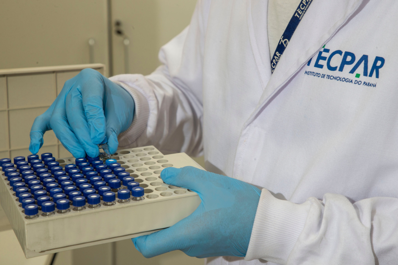 Investimento do Governo do Paraná por meio do Fundo Paraná prevê avanços em saúde animal, produção de vacinas e medicina de precisão, com execução de projetos pelo Tecpar em 2026.