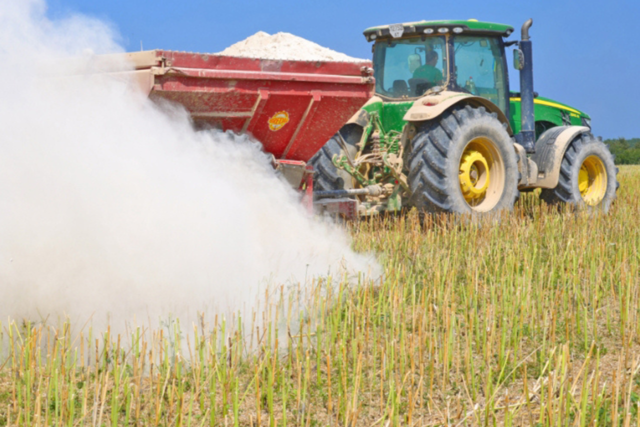 Com apoio da Epagri, agricultores cerqueirenses têm acesso à calcário subsidiado pelo Governo do Estado