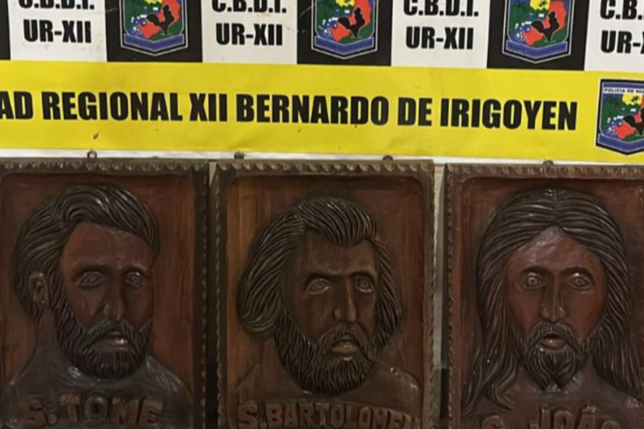Polícia Argentina recupera obras de arte roubadas da Igreja Matriz de Barracão 3 A Polícia Argentina apreendeu os quadros furtados e ainda prendeu um rapaz suspeito de envolvimento no crime