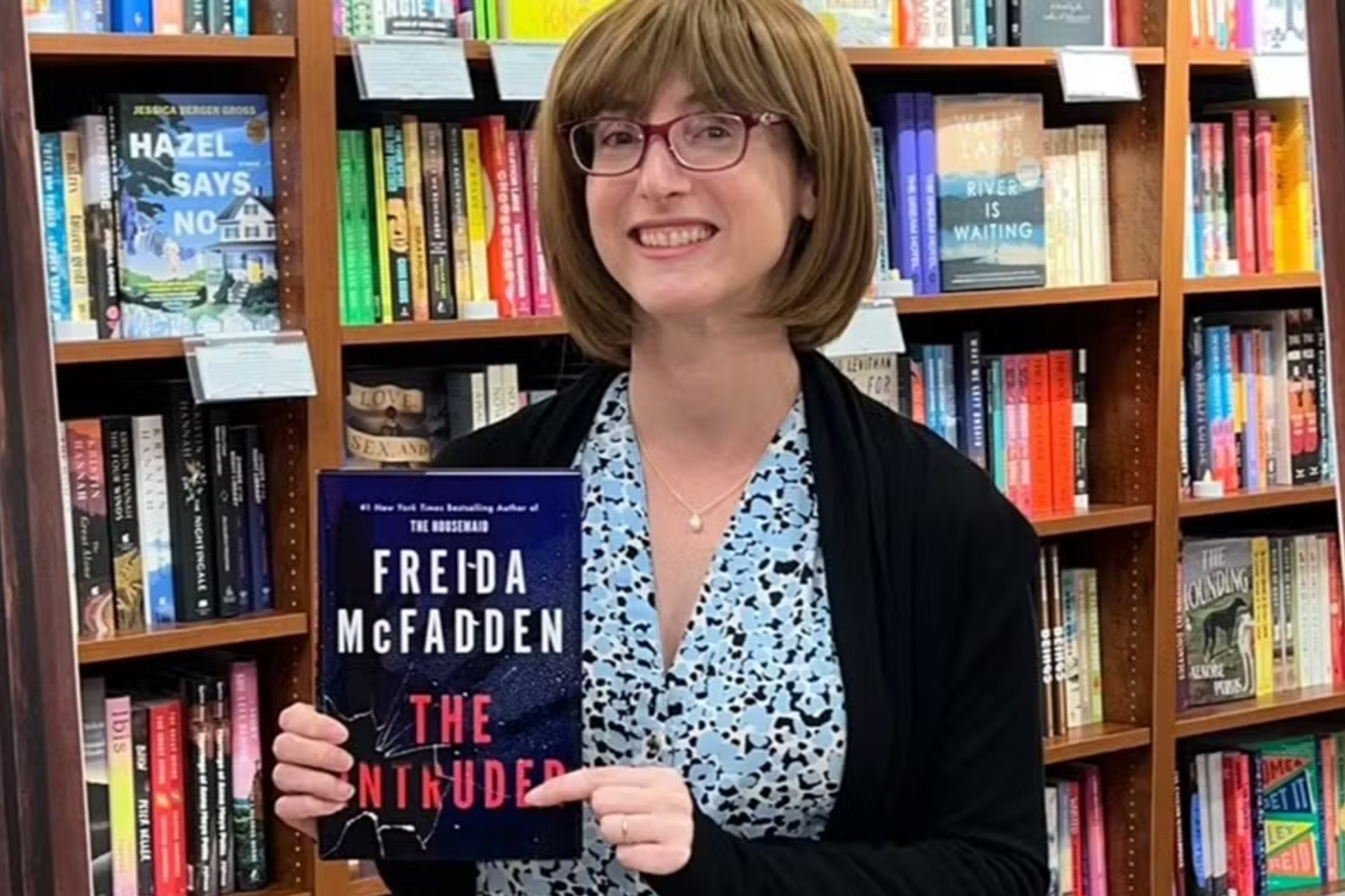 Autora de “A Empregada” revela identidade real e explica motivo do segredo 42 Autora de “A Empregada” revela identidade real e explica motivo do segredo