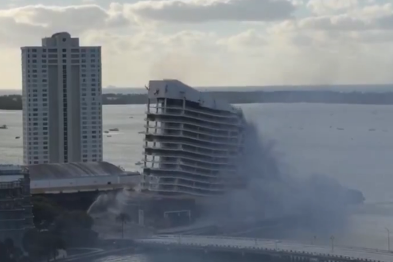 Hotel de luxo é implodido em segundos em Miami 32 Hotel de luxo é implodido em segundos em Miami
