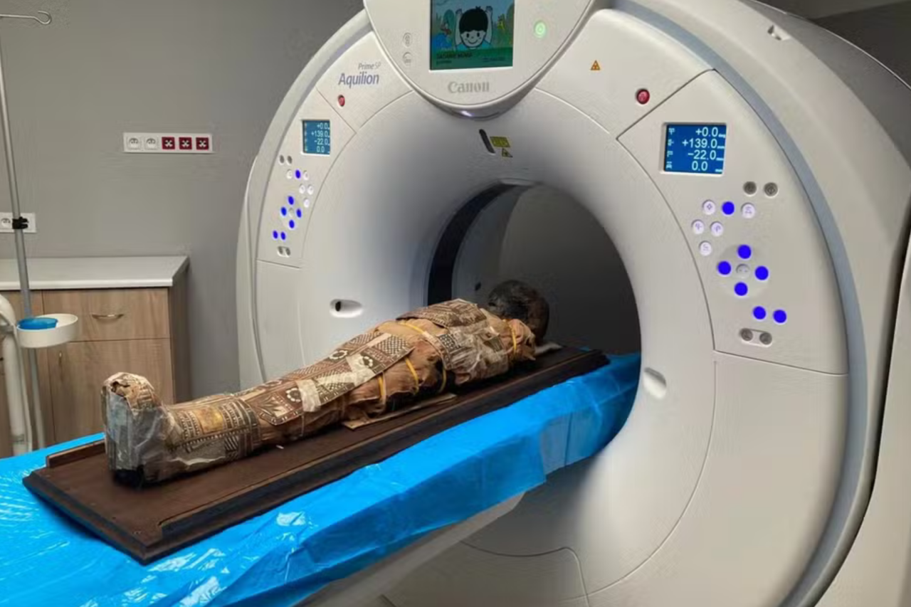 Exame revela objeto oculto em múmia de criança egípcia de 8 anos 3 Exame revela objeto oculto em múmia de criança egípcia de 8 anos