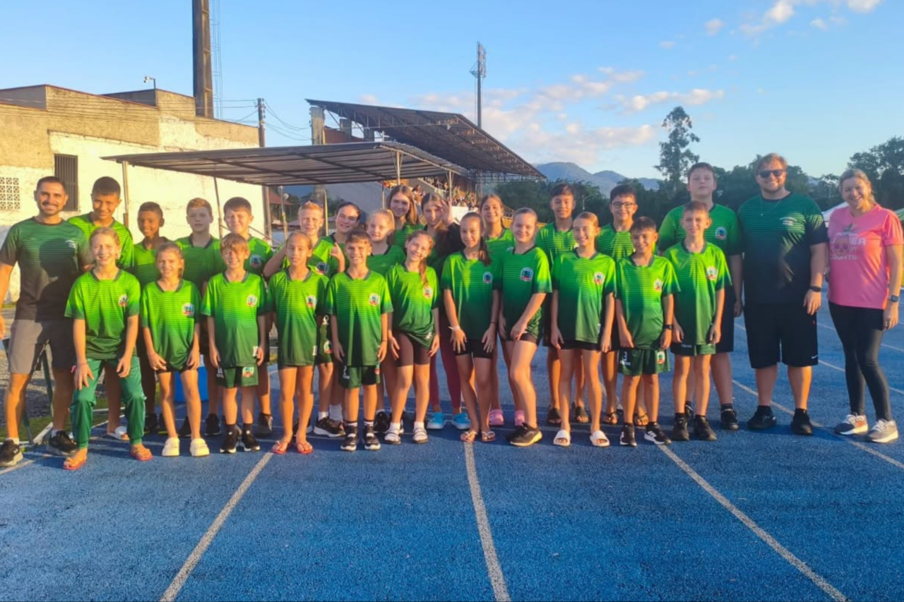 Guarujá do Sul brilha no atletismo e conquista destaque na categoria Sub-12