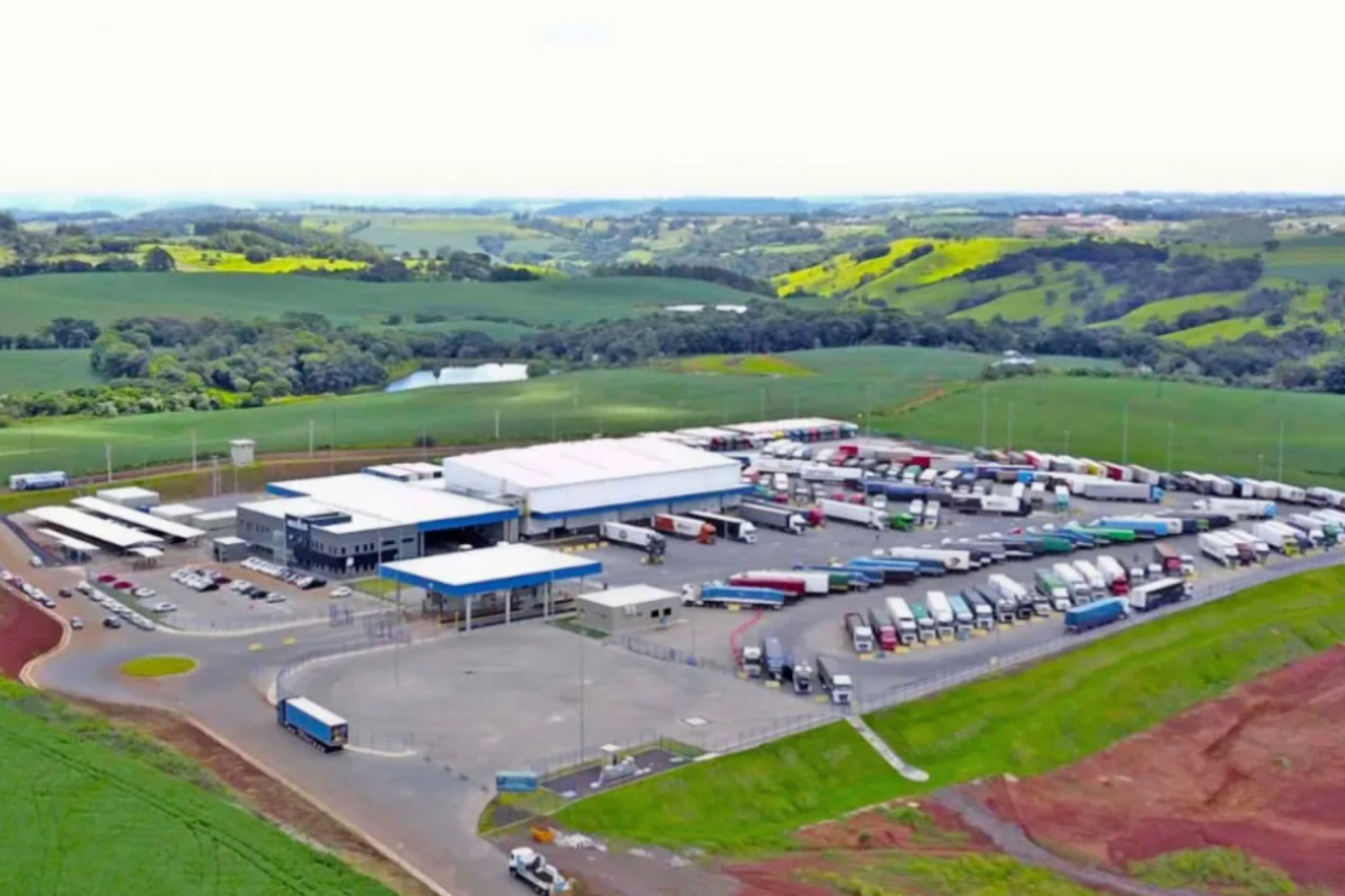 Movimento de março pelo Porto Seco bate recorde mensal em número de caminhões