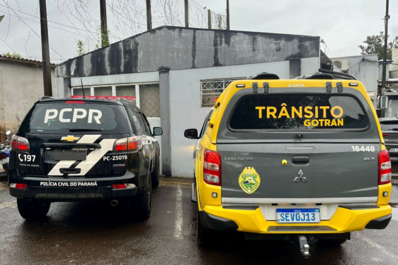 Suspeito de envolvimento em furto de caminhonete em Barracão foi preso em Francisco Beltrão 3 Segundo a polícia a prisão ocorreu horas após o furto de uma caminhonete. O suspeito conduzia um veículo que prestava apoio aos demais autores