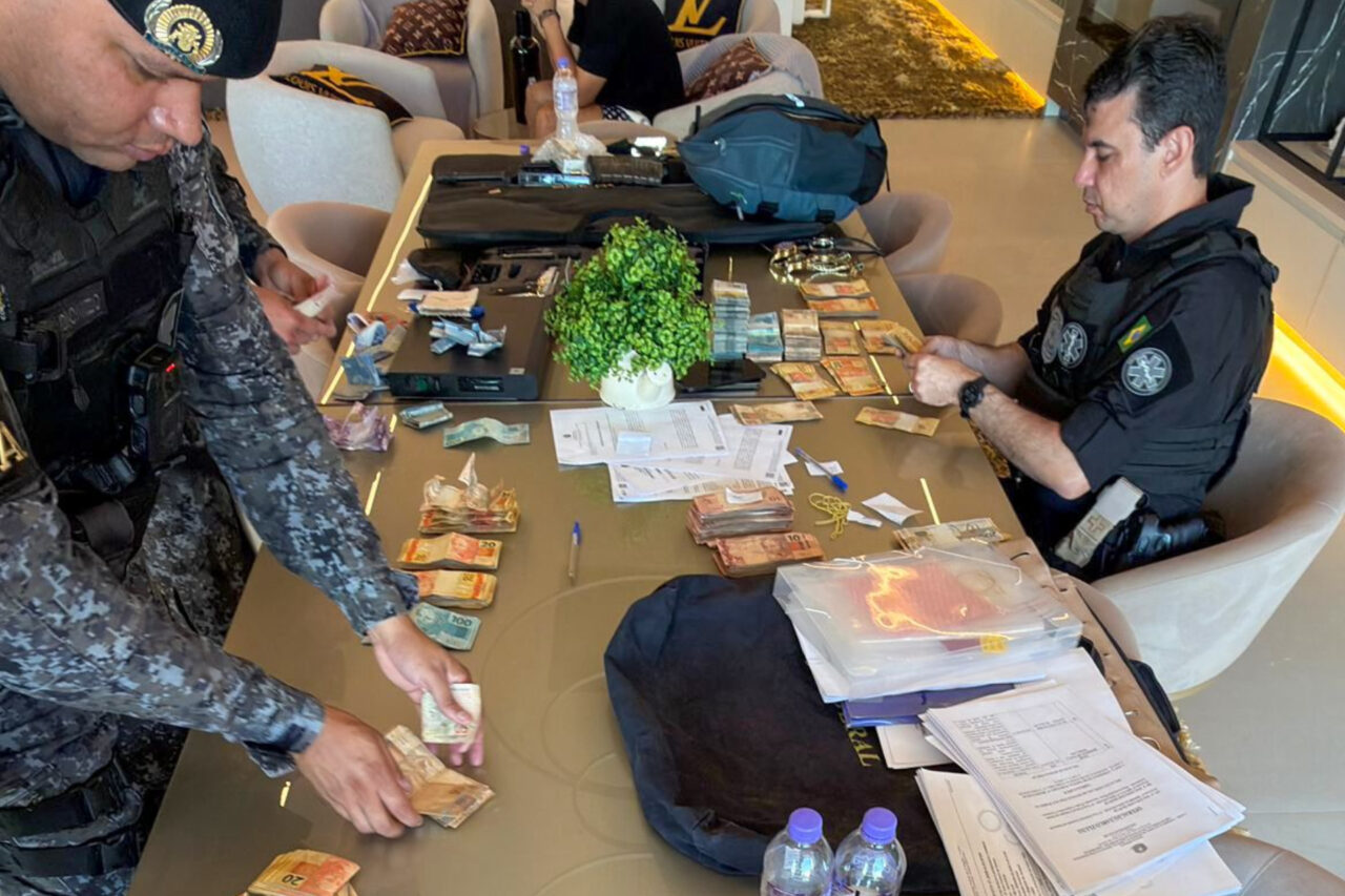 Megaoperação da PF prende MCs e apreende joias, armas e carros de luxo 3 A Megaoperação mira esquema bilionário de lavagem de dinheiro e atinge vários estados, incluindo Santa Catarina