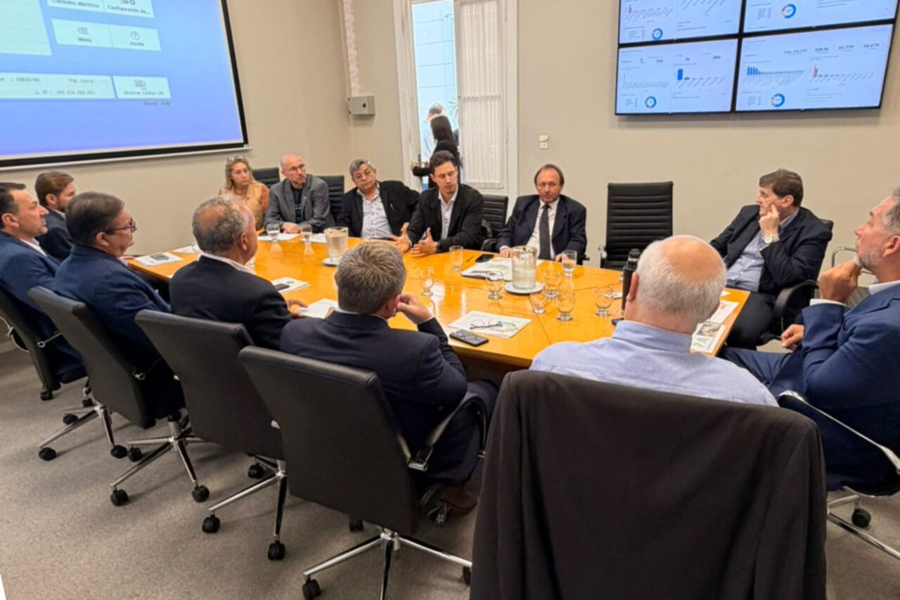 Lideranças locais viajam a Buenos Aires em busca de melhorias no serviço de migraciones na Aduana Argentina 3 A comitiva de lideranças contou com a presença do Ministro da Fazenda da província de Misiones, Adolfo Safrán, e do Chefe de Gabinete Carlos Sartori