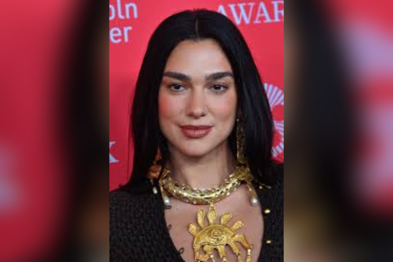 Dua Lipa processa Samsung e pede indenização milionária por uso de imagem 3 Dua Lipa processa Samsung e pede indenização milionária por uso de imagem