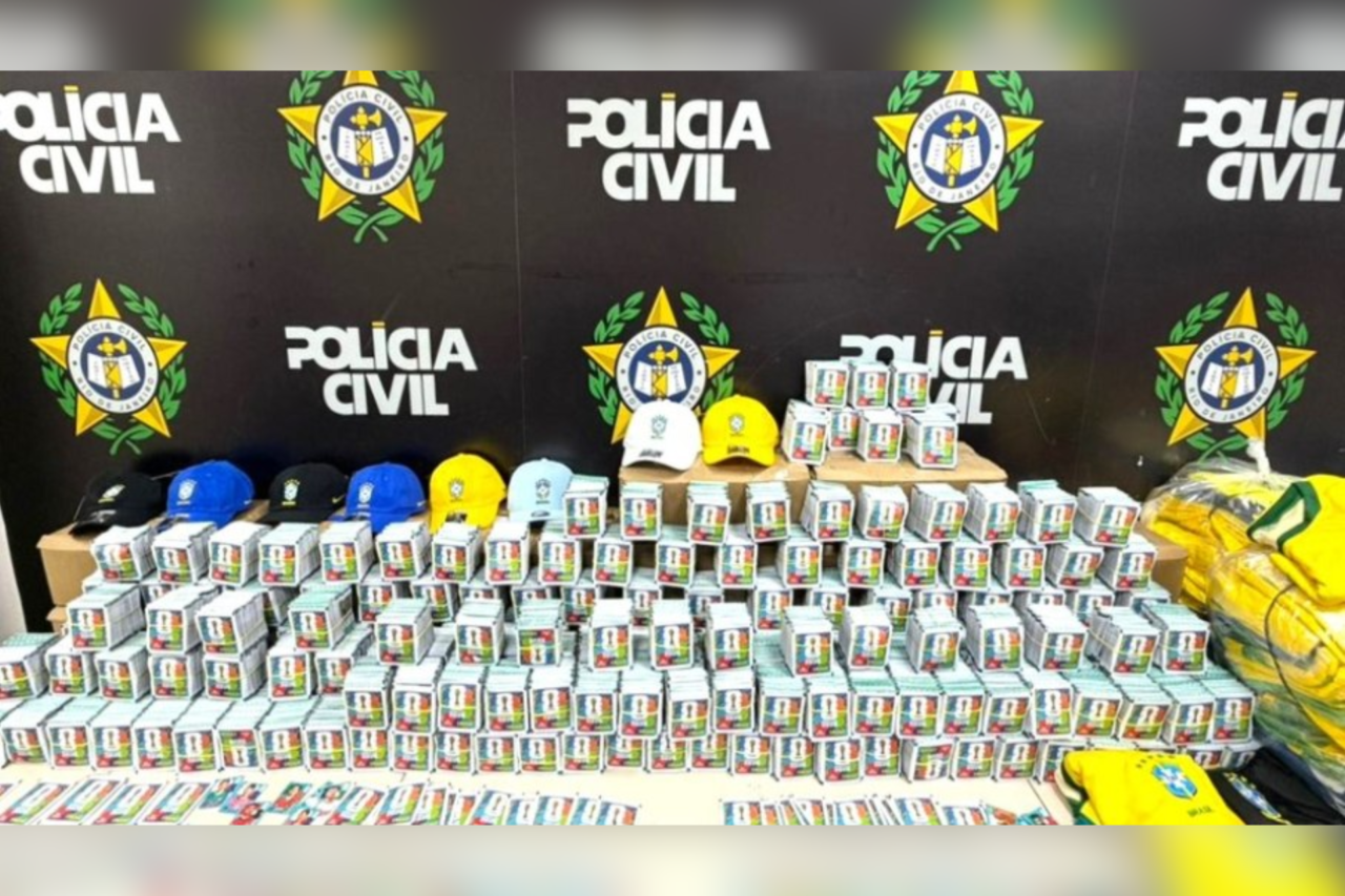 Polícia apreende 200 mil figurinhas falsificadas do álbum da Copa do Mundo de 2026 no Rio 1 Heloisa L 31 1