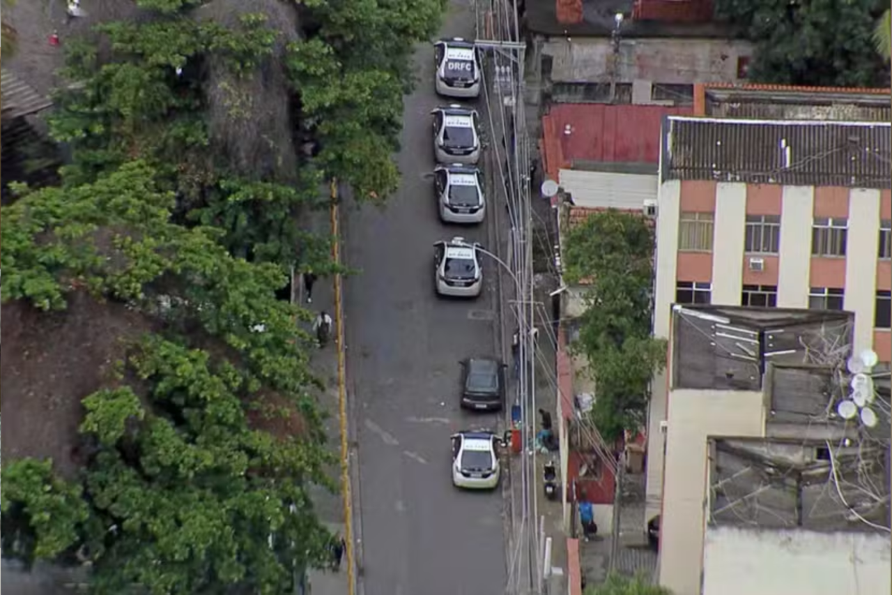 Polícia encontra estrutura de mineração de criptomoedas em área dominada pelo Comando Vermelho no Rio 3 Polícia encontra estrutura de mineração de criptomoedas em área dominada pelo Comando Vermelho no Rio