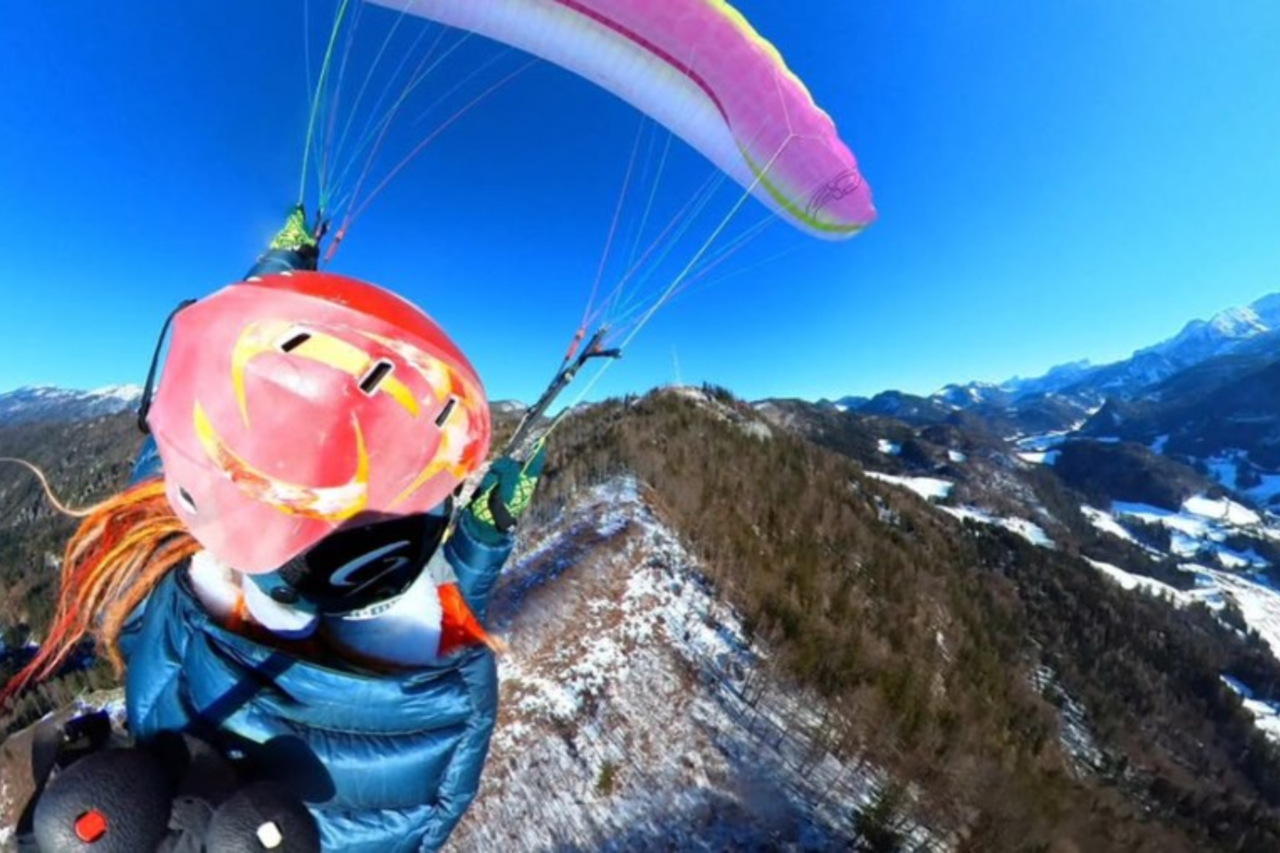 Mulher sobrevive após avião atingir parapente durante voo na Áustria 30 Heloisa L 43 2