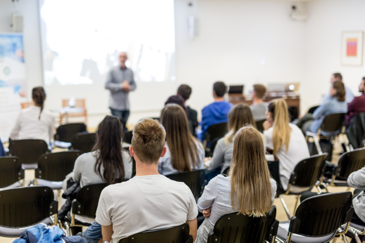 Estudantes da rede pública do Paraná já podem disputar vagas no novo curso de Medicina da UENP, em Cornélio Procópio, por meio do programa Aprova Paraná Universidades. Inscrições são realizadas exclusivamente pela internet.