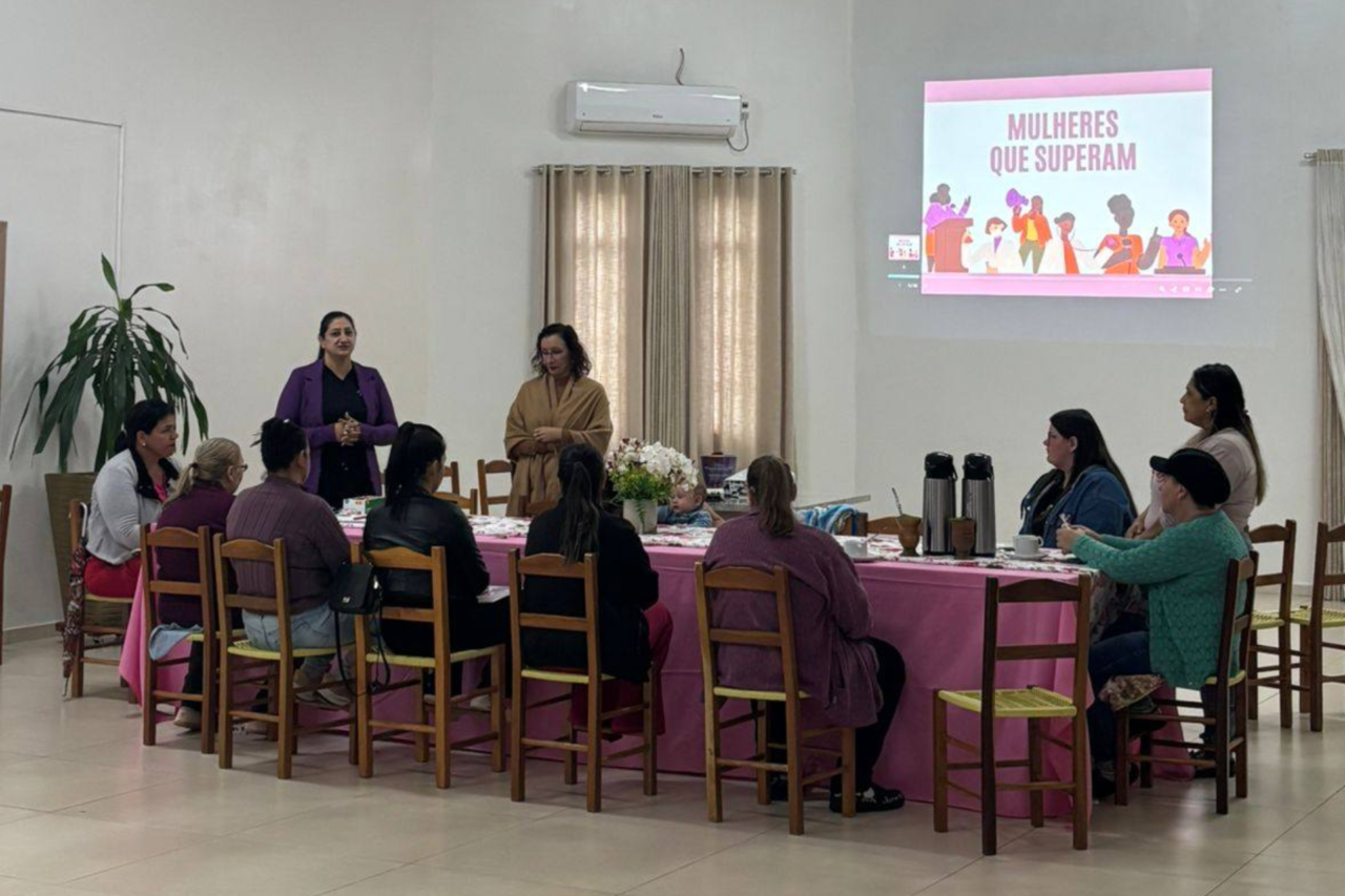 Projeto de fortalecimento emocional e autoestima feminina é iniciado em Bom Jesus do Sul 4 A Prefeitura de Bom Jesus do Sul iniciou um projeto voltado à autoestima e ao fortalecimento emocional das mulheres, com encontros mensais e acompanhamento de profissionais da área social e psicológica.