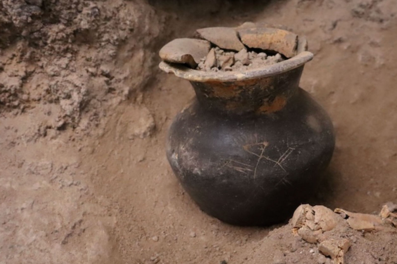 Arqueólogos encontram sepulturas de 1.500 anos e dezenas de artefatos em antiga cidade do México 36 helo 1 3
