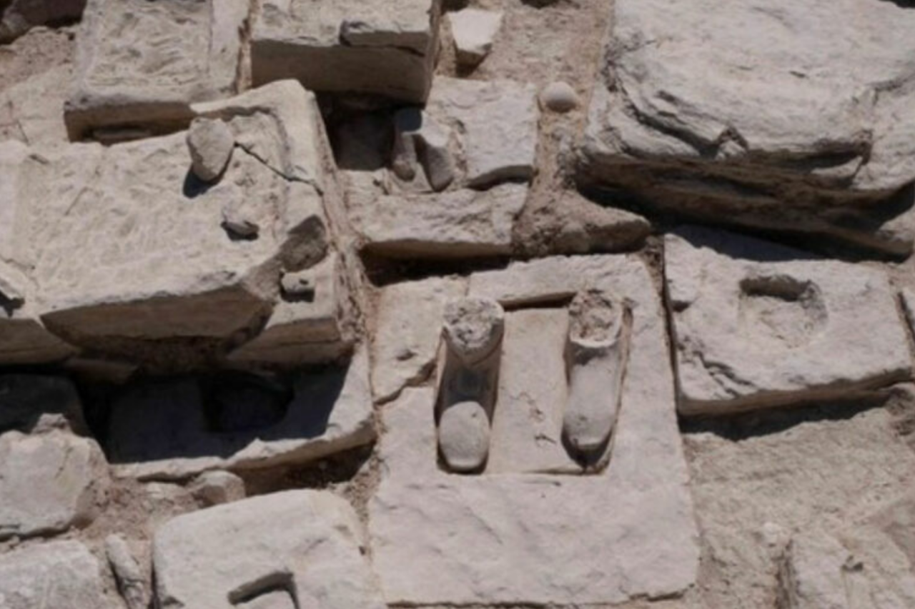 Escavação revela bases de estátuas preservadas há mais de 2 mil anos em santuário de Apolo no Chipre 3 Escavação revela bases de estátuas preservadas há mais de 2 mil anos em santuário de Apolo no Chipre