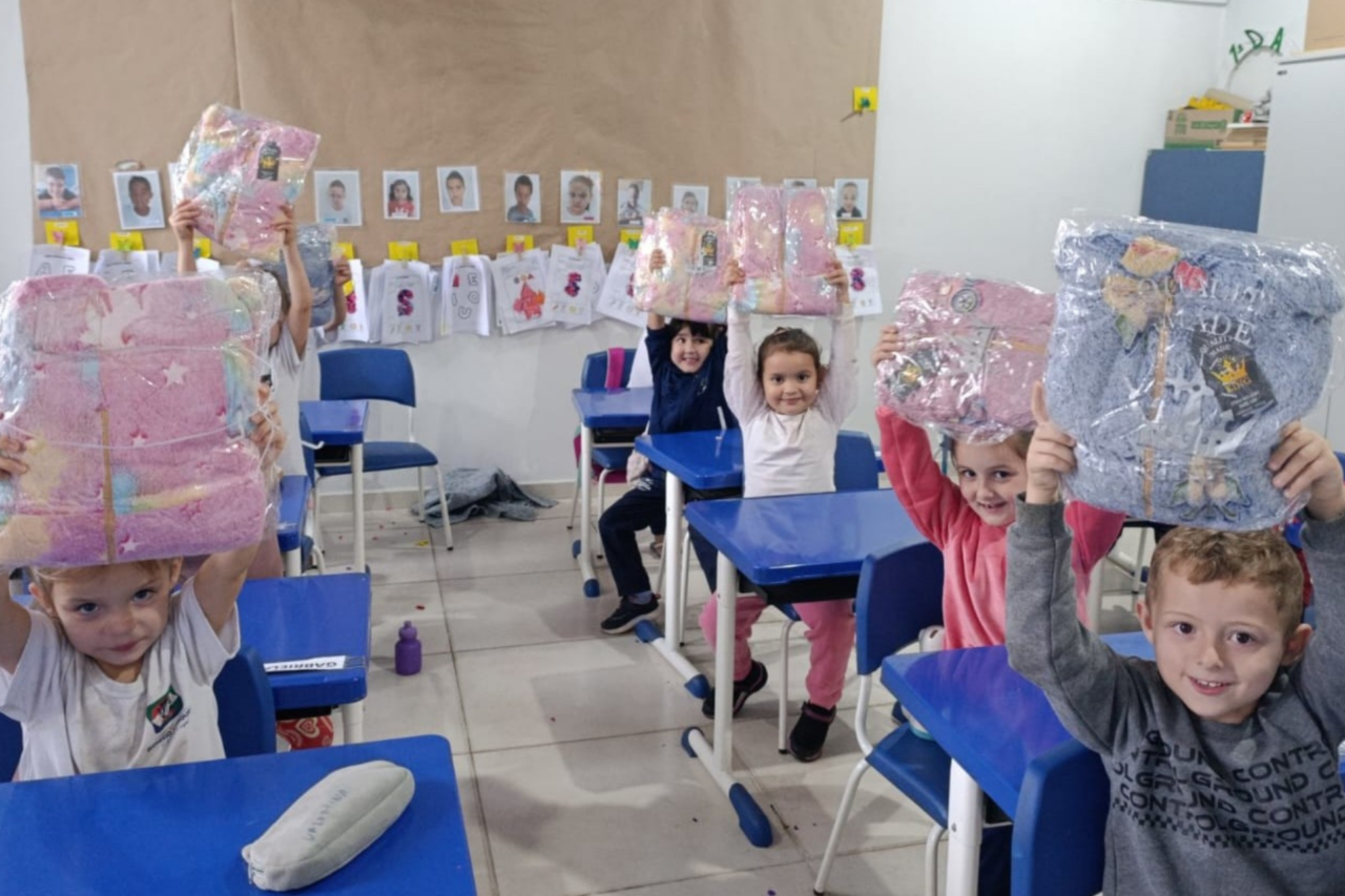 Doação de agasalhos beneficia alunos da rede municipal de Dionísio Cerqueira 3 Doação de agasalhos beneficia alunos da rede municipal de Dionísio Cerqueira