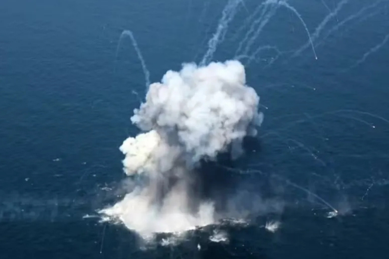 Irã afirma ter forçado recuo de navio dos EUA no Estreito de Ormuz