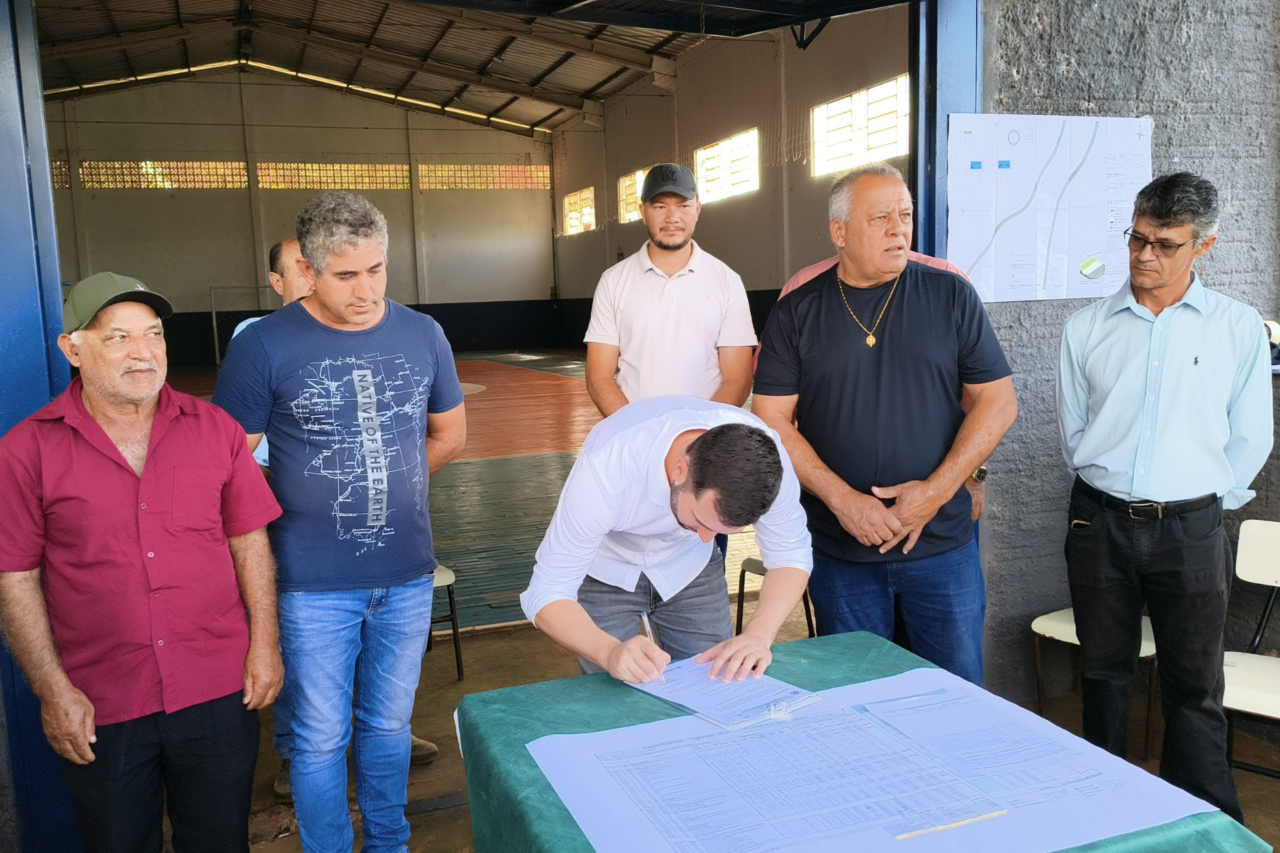 Assinada a Ordem de Serviço para asfaltamento entre São Roque, Linha Nova e ligação com a rodovia, em Barracão 4 Assinada a Ordem de Serviço para asfaltamento entre São Roque, Linha Nova e ligação com a rodovia, em Barracão