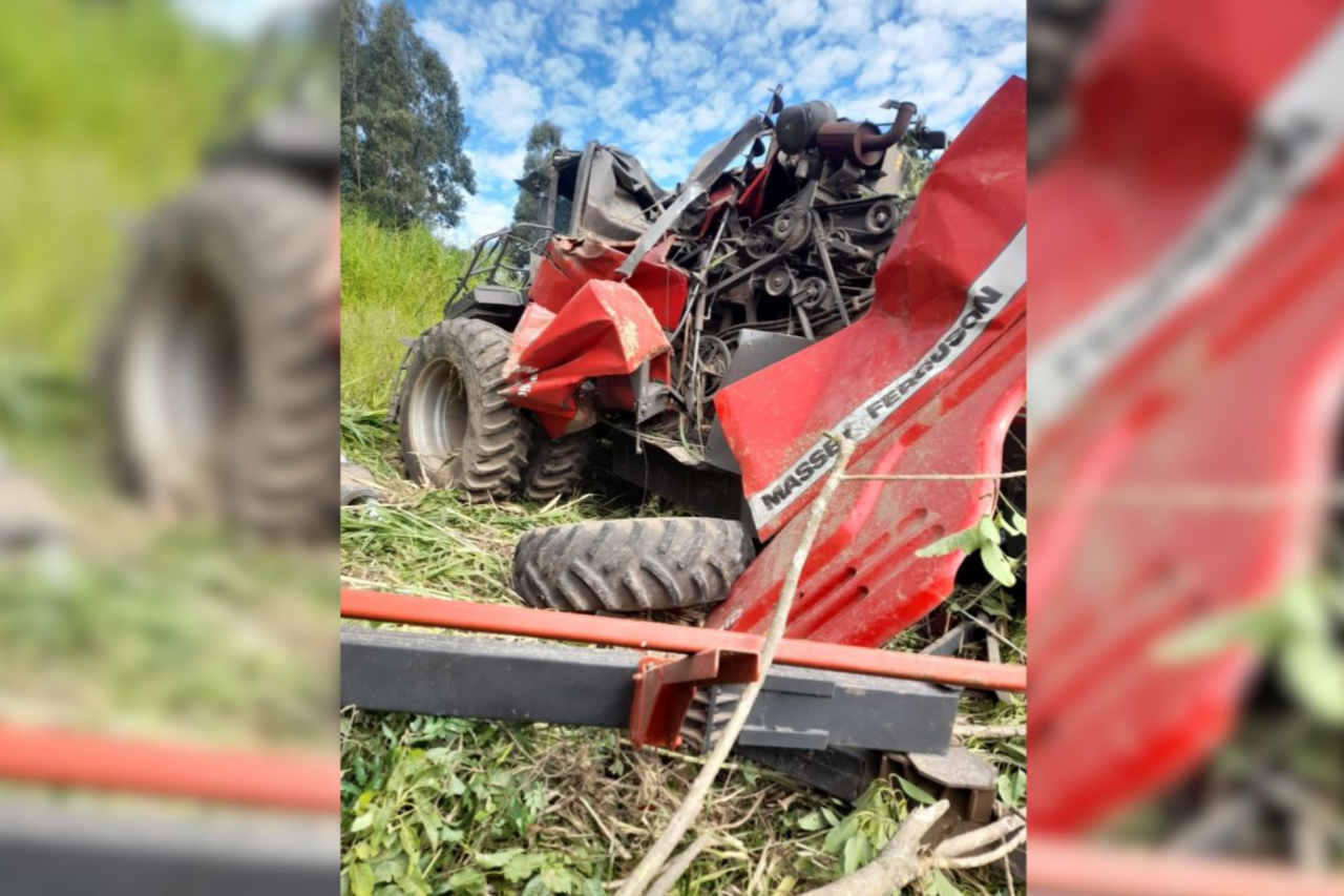 Homem sobrevive após colheitadeira capotar no interior de Santa Catarina 3 Trabalhador sobrevive após colheitadeira capotar no interior de Santa Catarina
