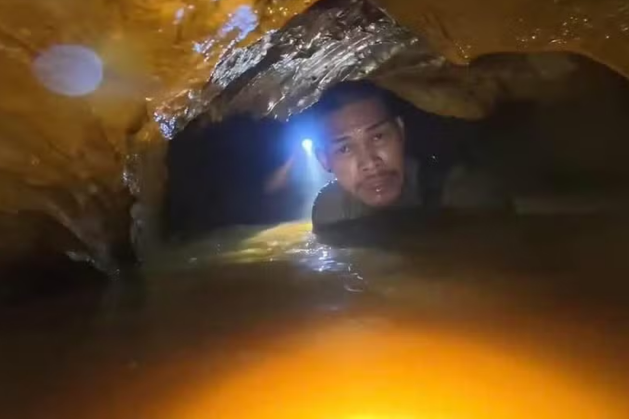 Cinco homens são resgatados com vida após uma semana presos em caverna inundada no Laos 3 Cinco homens são resgatados com vida após uma semana presos em caverna inundada no Laos