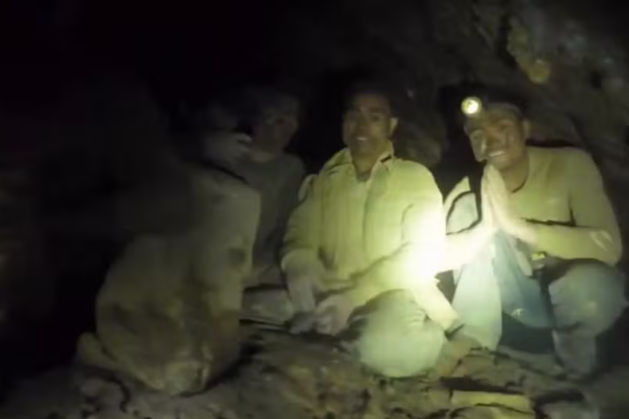 Cinco homens são resgatados com vida após uma semana presos em caverna inundada no Laos