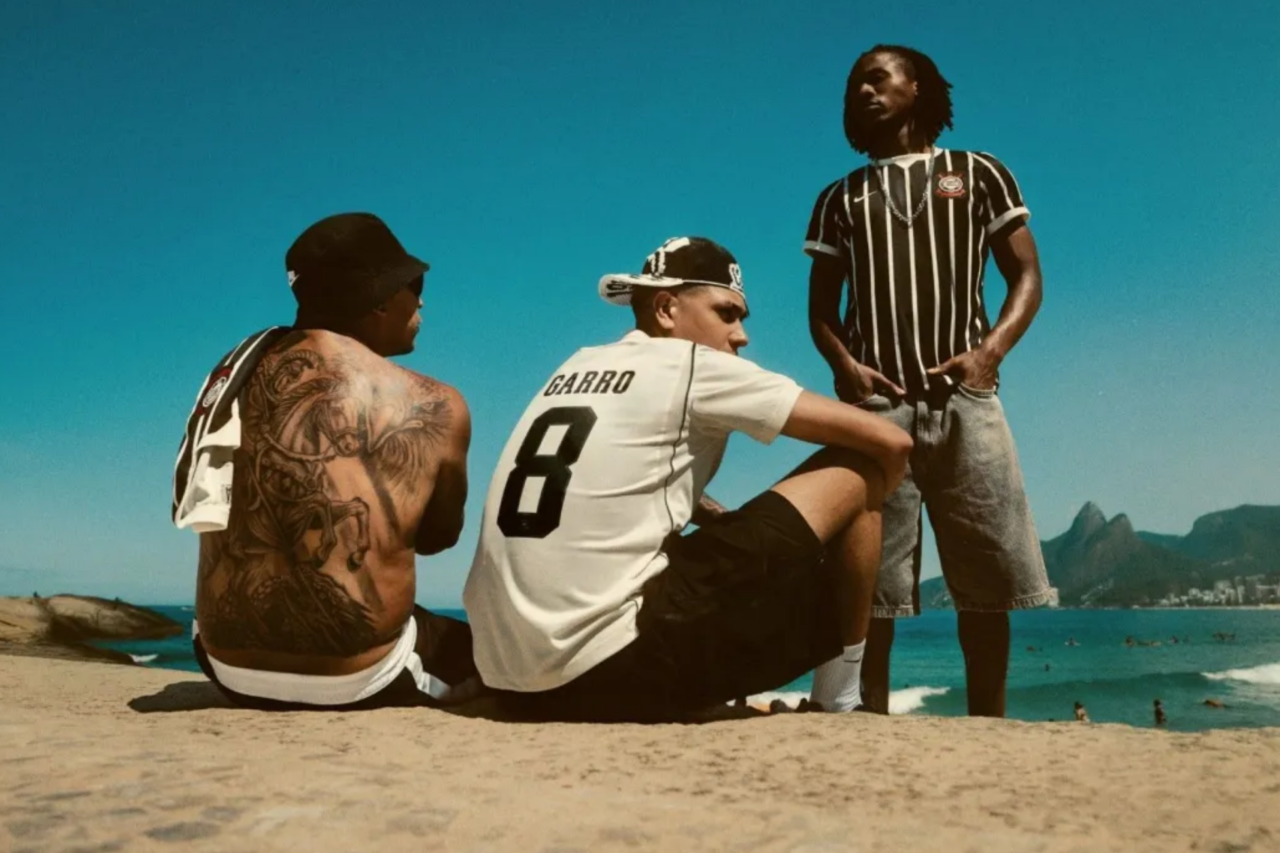 Corinthians apresenta novos uniformes em homenagem à histórica Invasão Corinthiana de 1976 4 Corinthians apresenta novos uniformes em homenagem à histórica Invasão Corinthiana de 1976