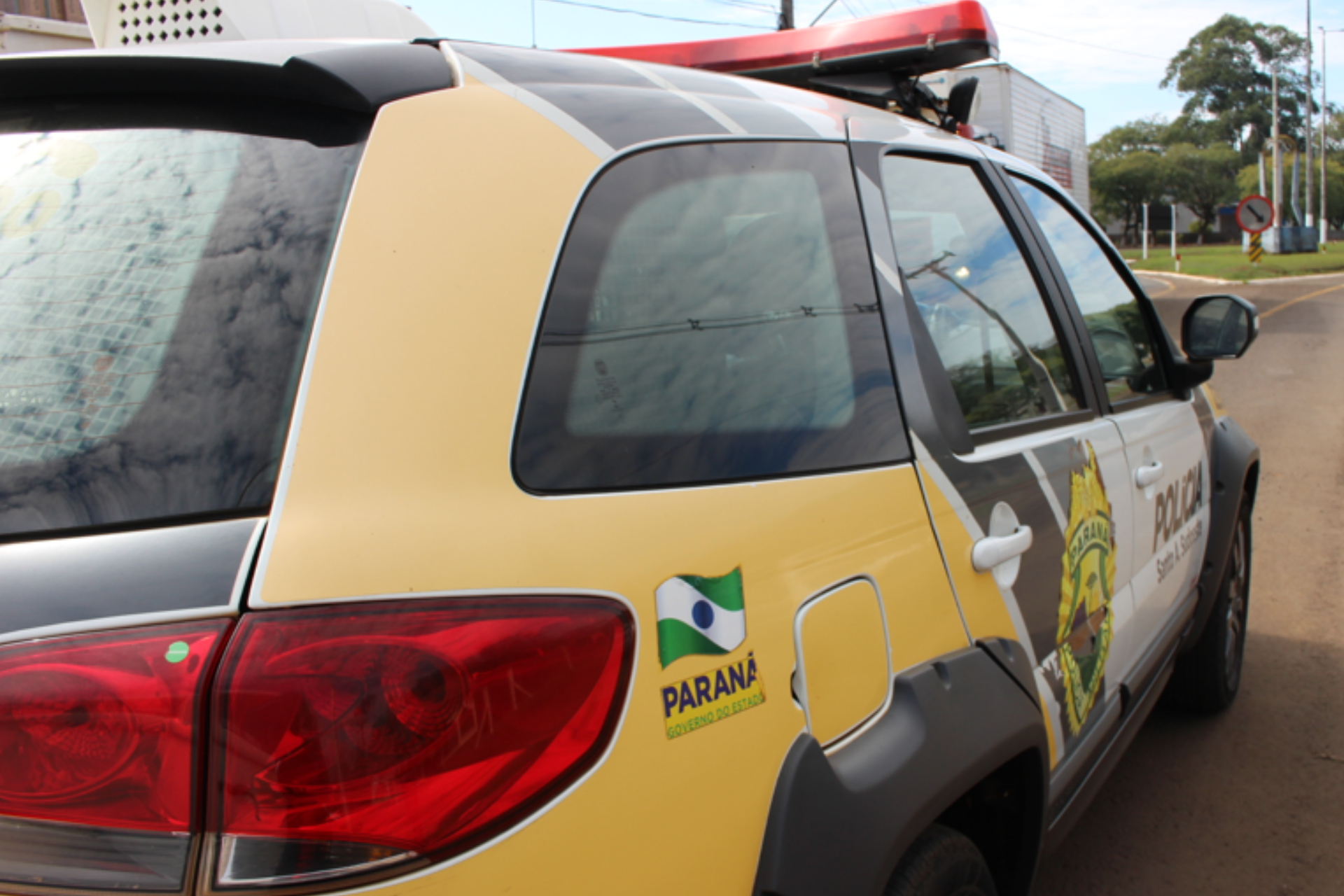 Bandidos armados invadem residência e agridem casal durante roubo, em Santo Antonio do Sudoeste