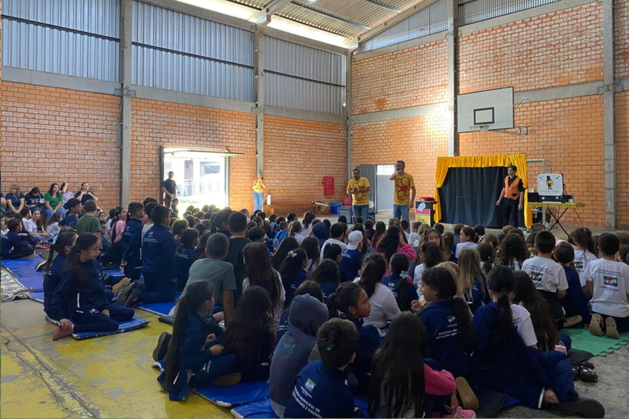 Dionísio Cerqueira promove ação do Maio Laranja com palestra para alunos da rede municipal 3 Os alunos participaram de ação com palestra-show educativa sobre prevenção ao abuso e à exploração sexual infantil