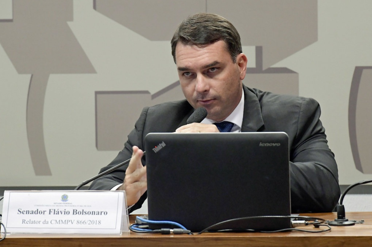 Flávio Bolsonaro reafirma pré-candidatura e diz que seguirá na disputa eleitoral 15 Flávio Bolsonaro reafirma pré-candidatura e diz que seguirá na disputa eleitoral