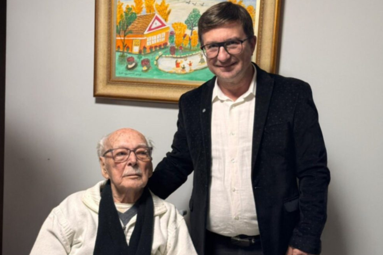 Escritor reconhecido pelo Guinness lança novo livro aos 104 anos em Santa Catarina 4 Escritor reconhecido pelo Guinness lança novo livro aos 104 anos em Santa Catarina