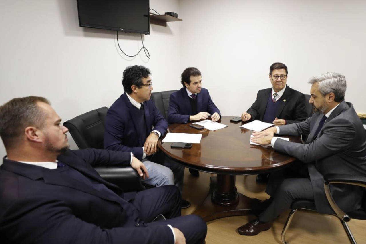 Comissão da Assembleia aprova projeto que cria selo fiscal para controle de água mineral no Paraná 3 Comissão da Assembleia aprova projeto que cria selo fiscal para controle de água mineral no Paraná