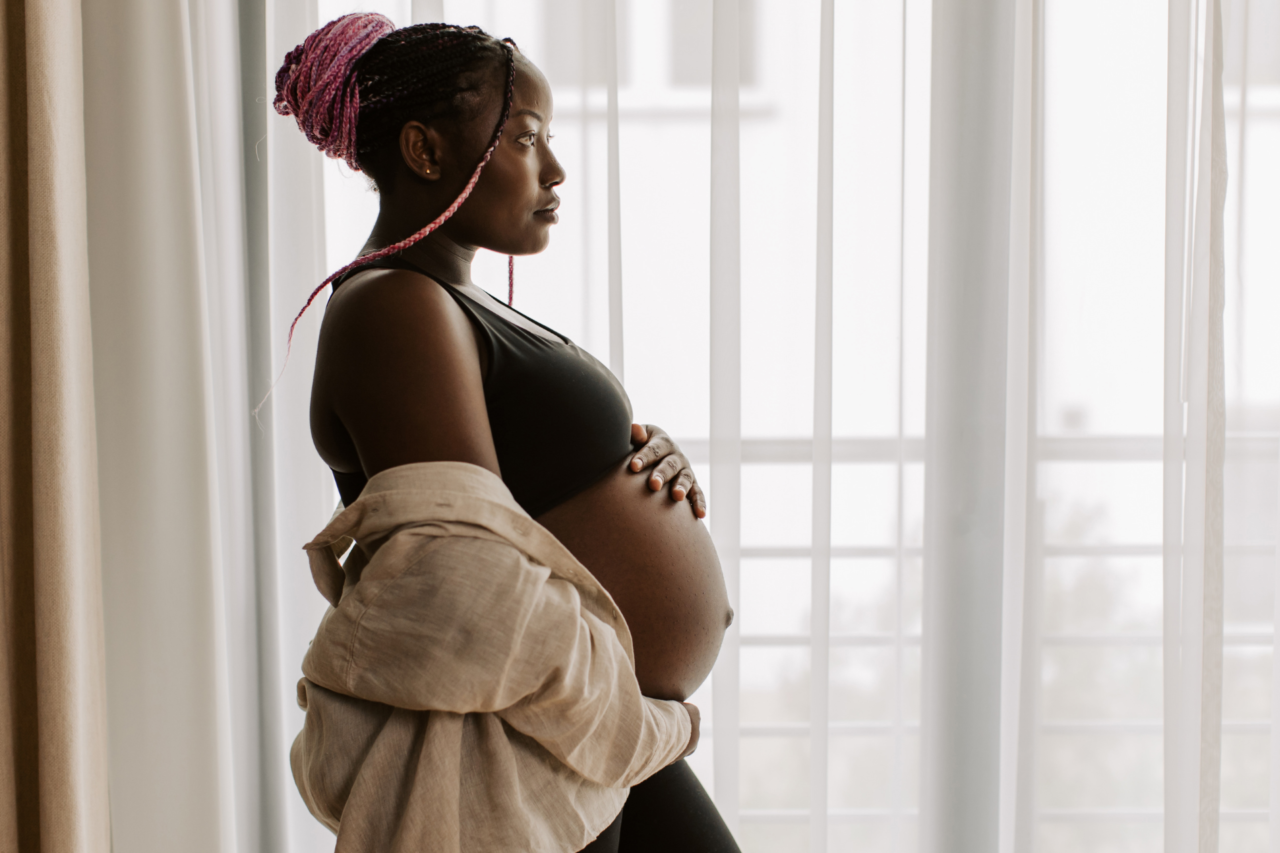 Estudo aponta que mulheres negras têm quase o dobro do risco de morte materna no Brasil