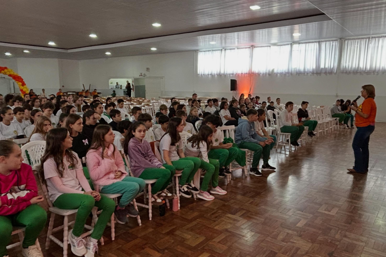 São José do Cedro mobiliza estudantes em ação do Maio Laranja com teatro e orientação preventiva 3 Estudantes participaram de ação do Maio Laranja com apresentações teatrais e atividades de conscientização sobre proteção de crianças e adolescentes