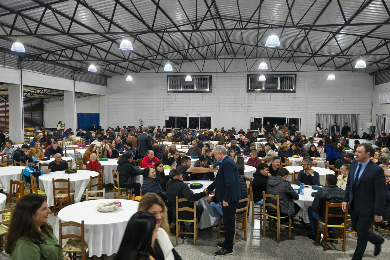 Bom Jesus do Sul concede título de Cidadão Honorário aos deputados Vermelho 9 Bom Jesus do Sul concede título de Cidadão Honorário aos deputados Vermelho