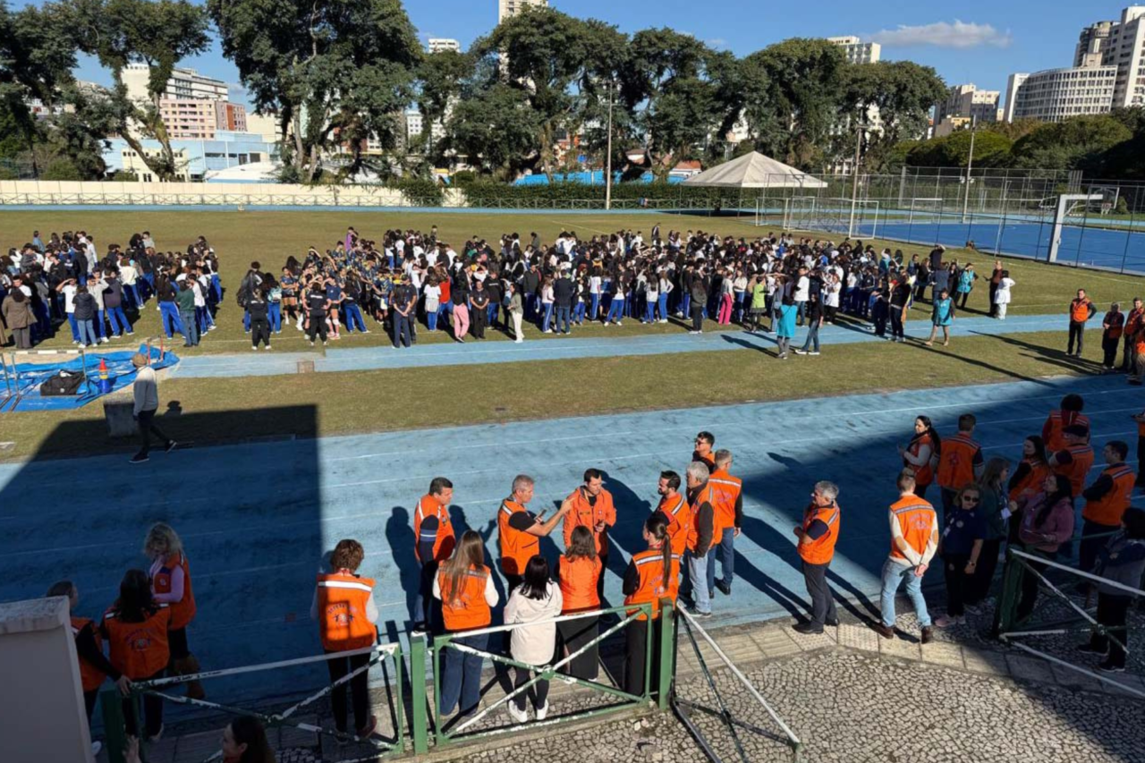 Programa Brigadas Escolares já capacitou mais de 94 mil profissionais para emergências no Paraná 6 Programa Brigadas Escolares já capacitou mais de 94 mil profissionais para emergências no Paraná
