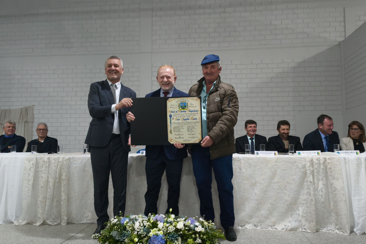 Bom Jesus do Sul concede título de Cidadão Honorário aos deputados Vermelho 5 Bom Jesus do Sul concede título de Cidadão Honorário aos deputados Vermelho