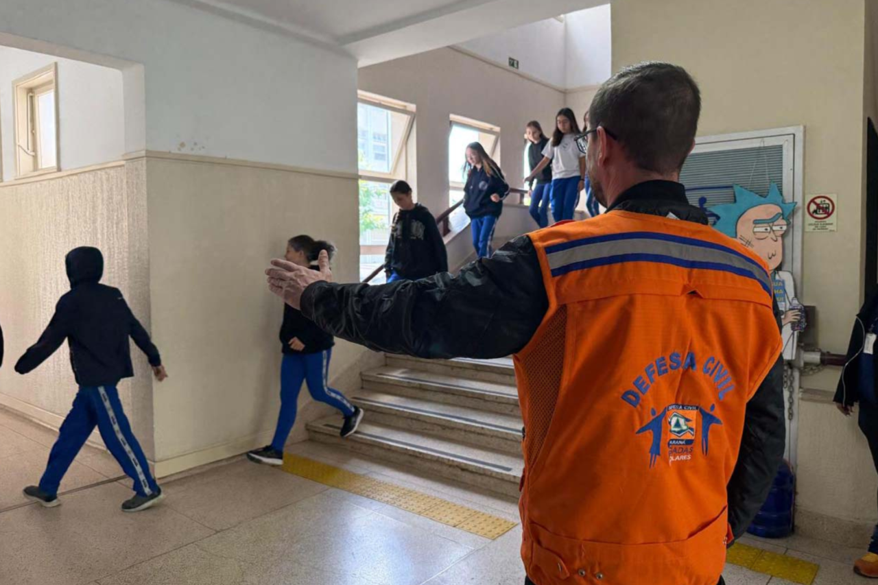 Programa Brigadas Escolares já capacitou mais de 94 mil profissionais para emergências no Paraná 4 Programa Brigadas Escolares já capacitou mais de 94 mil profissionais para emergências no Paraná