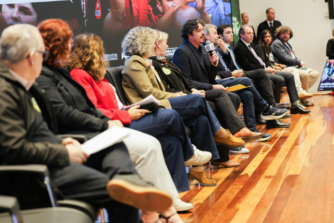 Audiência na Alesc debate redução da jornada de trabalho e possível fim da escala 6×1 6 Audiência na Alesc debate redução da jornada de trabalho e possível fim da escala 6×1