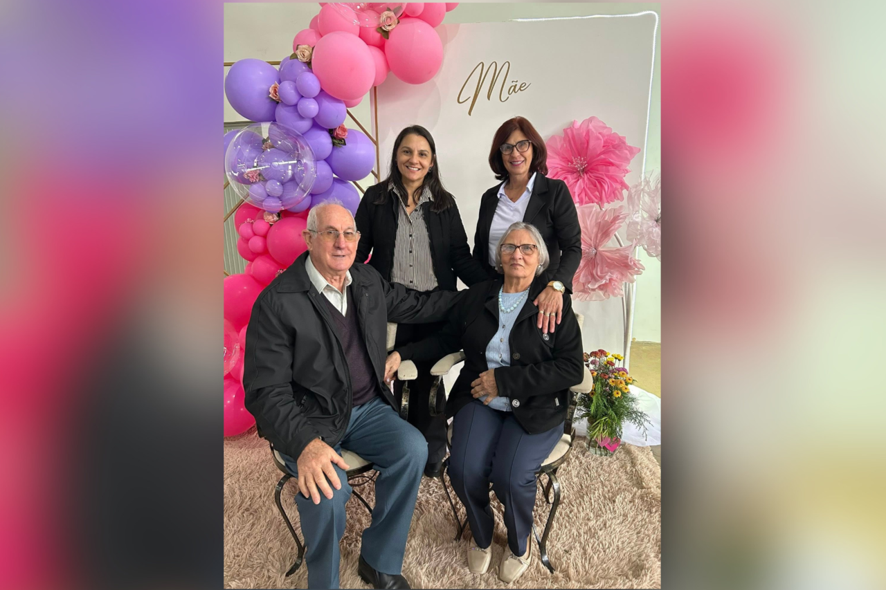 Evento de Dia das Mães reúne grupos da terceira idade em São José do Cedro 3 Almoço e matinê em homenagem ao Dia das Mães reuniram grupos de idosos de São José do Cedro, municípios da região e cidades do Paraná