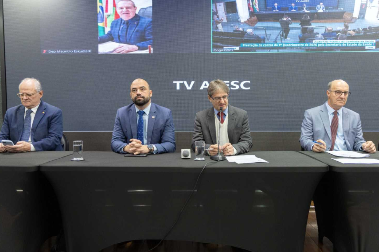 Saúde de SC apresenta aplicação de R$ 3,7 bilhões e ampliação de serviços em audiência na Alesc