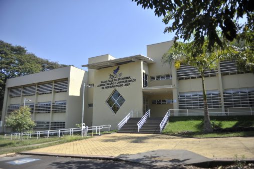 USP adota novo modelo para acelerar importação de equipamentos e insumos científicos 1 Fachada FEARP 507x337 1