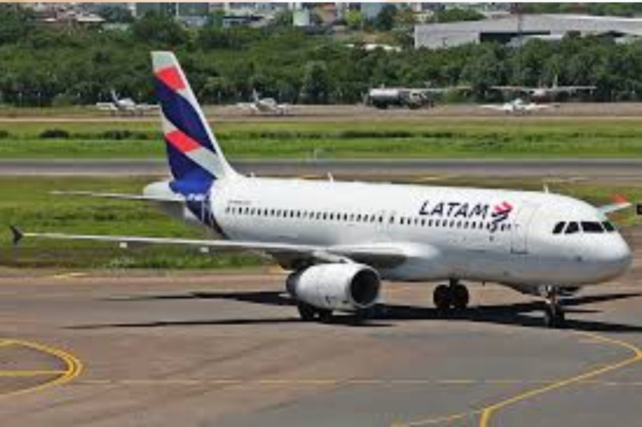 Passageira agride funcionárias da Latam durante atendimento no aeroporto de Guarulhos 12 Heloisa L 48