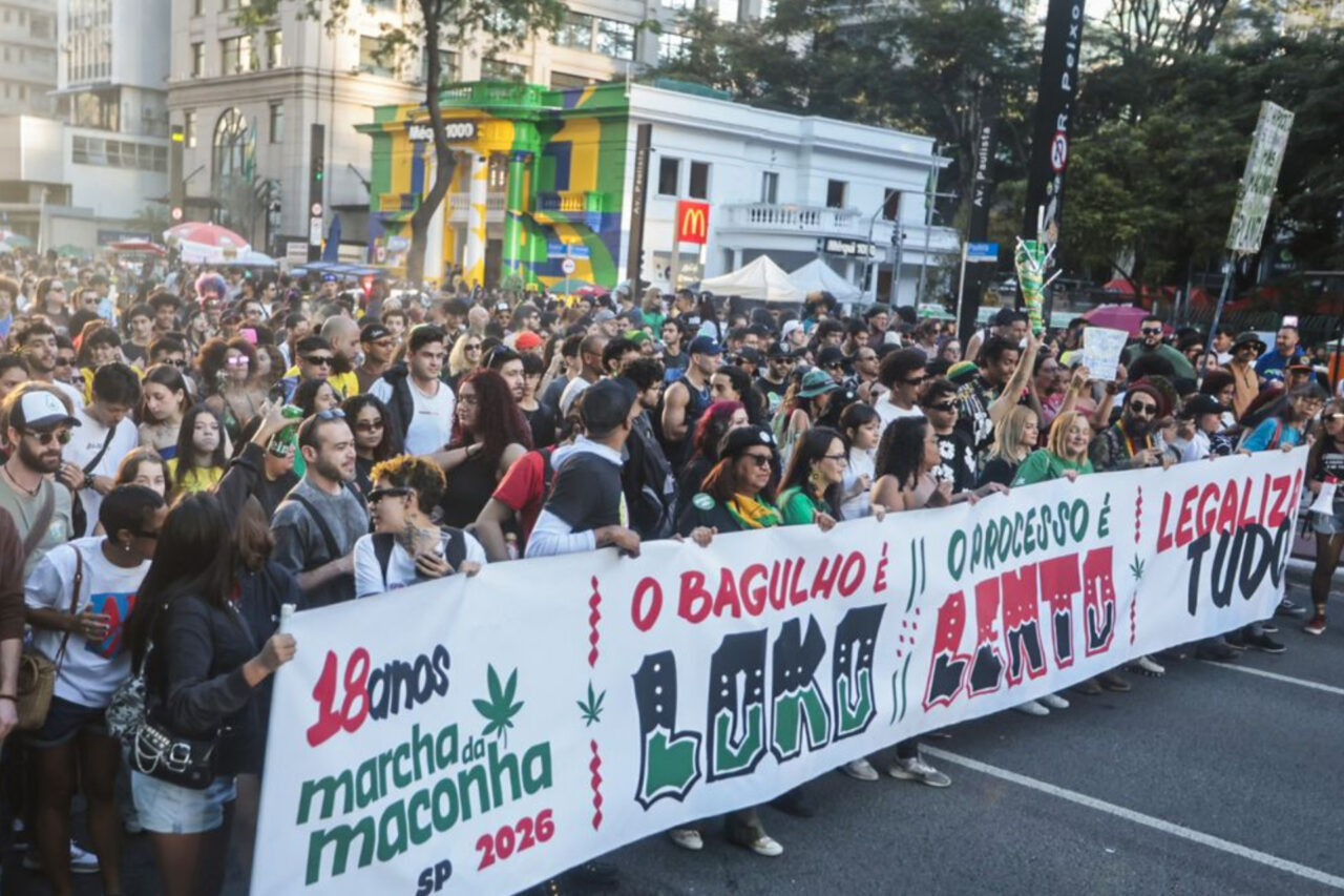 Marcha da Maconha reúne manifestantes na Avenida Paulista 9 et5gy54e