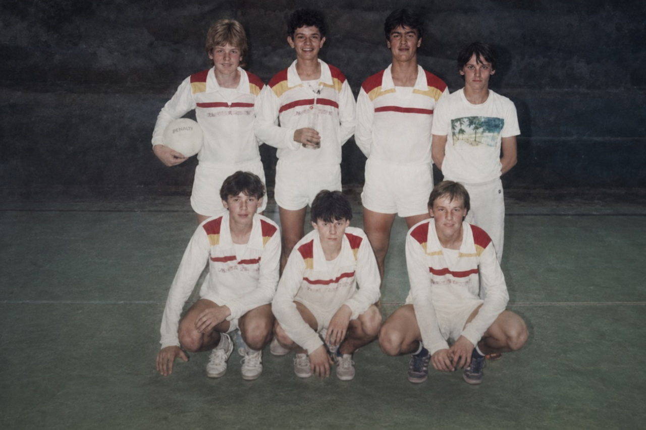 Barracão celebra 40 anos do título escolar que marcou o início da história vencedora do voleibol no município 1 Conquista histórica da Escola Leonor Castellano marcou início de trajetória vitoriosa de Barracão