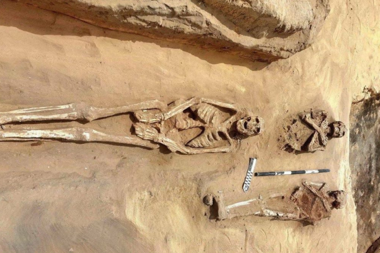 Cemitério greco-romano encontrado no Egito revela sepultamentos, rituais e vestígios de 4 mil anos