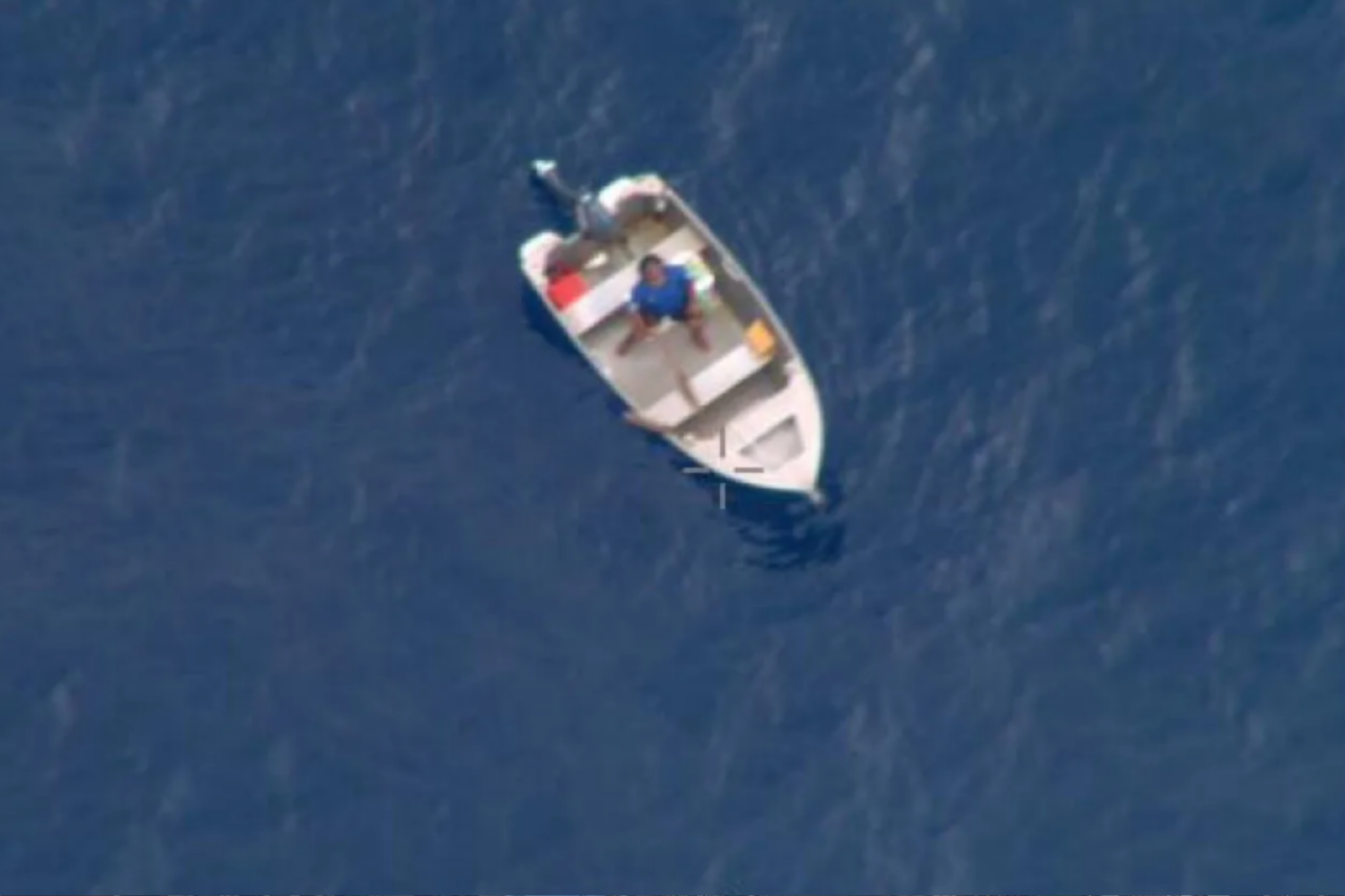 Pescador é resgatado após passar sete dias à deriva em barco a remo 3 Pescador é resgatado após passar sete dias à deriva em barco a remo